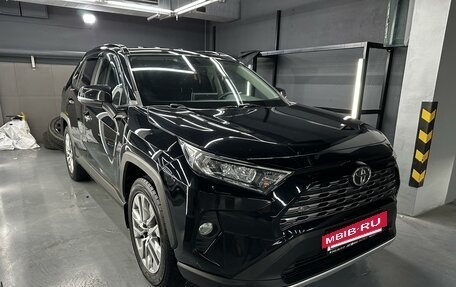 Toyota RAV4, 2019 год, 3 450 000 рублей, 2 фотография