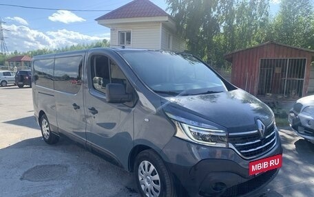 Renault Trafic, 2019 год, 2 800 000 рублей, 2 фотография