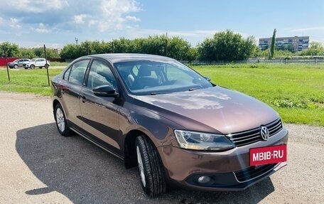 Volkswagen Jetta VI, 2014 год, 1 230 000 рублей, 2 фотография