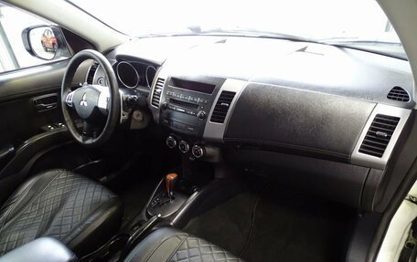 Mitsubishi Outlander III рестайлинг 3, 2011 год, 1 080 000 рублей, 2 фотография