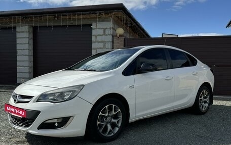 Opel Astra J, 2013 год, 1 000 000 рублей, 2 фотография