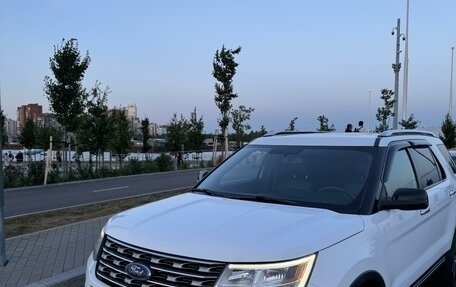 Ford Explorer VI, 2016 год, 3 100 000 рублей, 2 фотография