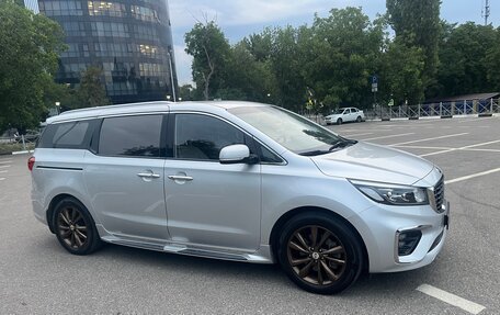 KIA Carnival III, 2018 год, 3 330 000 рублей, 7 фотография