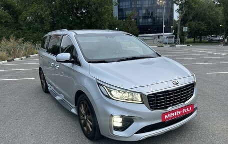 KIA Carnival III, 2018 год, 3 330 000 рублей, 6 фотография