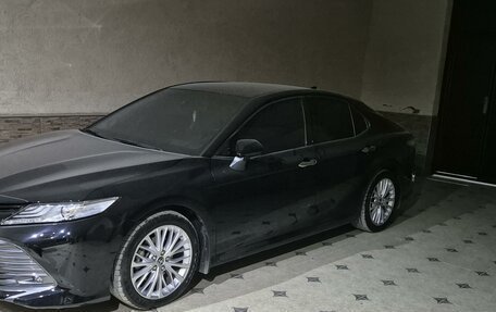 Toyota Camry, 2018 год, 3 700 000 рублей, 2 фотография