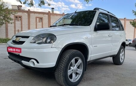 Chevrolet Niva I рестайлинг, 2018 год, 999 999 рублей, 6 фотография