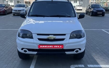 Chevrolet Niva I рестайлинг, 2018 год, 999 999 рублей, 4 фотография