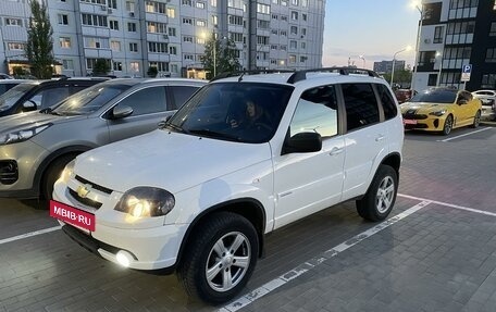 Chevrolet Niva I рестайлинг, 2018 год, 999 999 рублей, 2 фотография