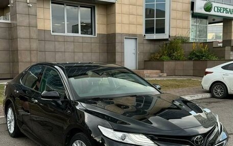 Toyota Camry, 2019 год, 3 000 000 рублей, 2 фотография