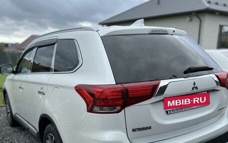 Mitsubishi Outlander III рестайлинг 3, 2016 год, 2 100 000 рублей, 4 фотография