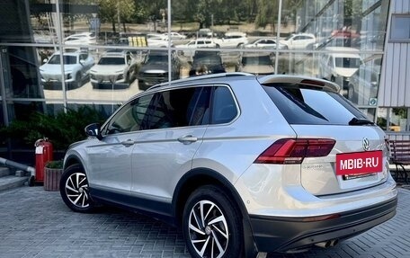 Volkswagen Tiguan II, 2018 год, 3 145 000 рублей, 3 фотография