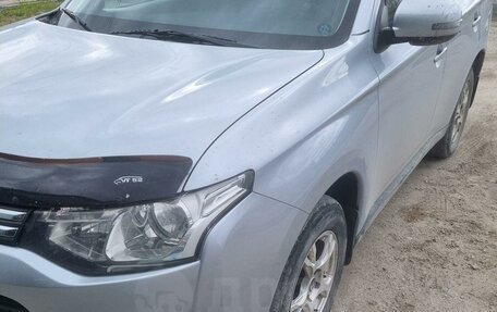 Mitsubishi Outlander III рестайлинг 3, 2013 год, 1 500 000 рублей, 10 фотография