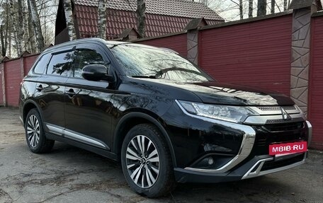 Mitsubishi Outlander III рестайлинг 3, 2019 год, 3 фотография