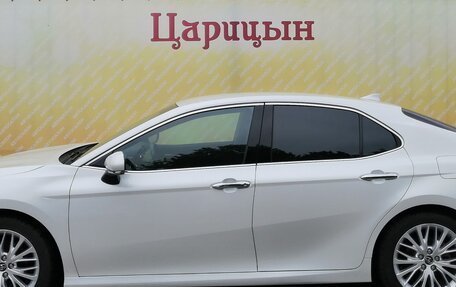 Toyota Camry, 2018 год, 3 280 000 рублей, 2 фотография