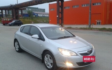 Opel Astra J, 2011 год, 770 000 рублей, 2 фотография