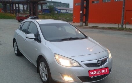 Opel Astra J, 2011 год, 770 000 рублей, 3 фотография