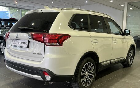 Mitsubishi Outlander III рестайлинг 3, 2017 год, 2 125 000 рублей, 5 фотография