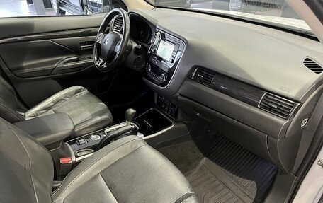 Mitsubishi Outlander III рестайлинг 3, 2017 год, 2 125 000 рублей, 9 фотография