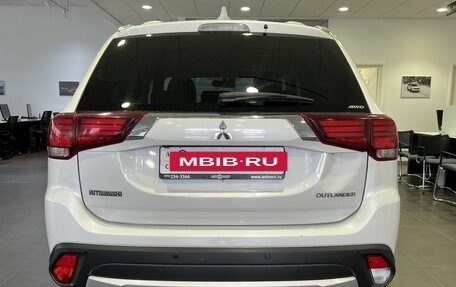 Mitsubishi Outlander III рестайлинг 3, 2017 год, 2 125 000 рублей, 6 фотография