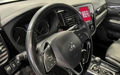 Mitsubishi Outlander III рестайлинг 3, 2017 год, 2 125 000 рублей, 14 фотография