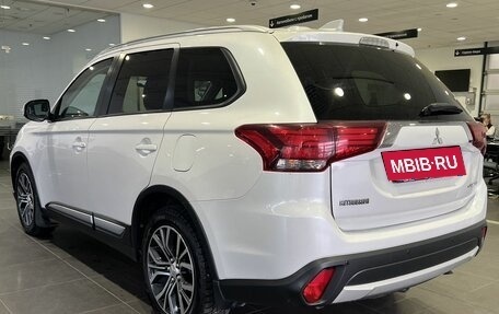 Mitsubishi Outlander III рестайлинг 3, 2017 год, 2 125 000 рублей, 7 фотография