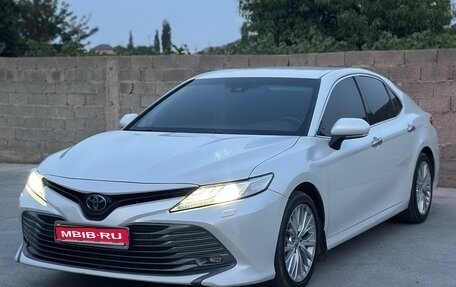 Toyota Camry, 2018 год, 1 фотография