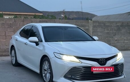 Toyota Camry, 2018 год, 2 фотография