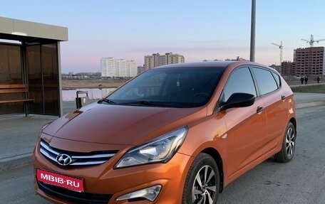 Hyundai Solaris II рестайлинг, 2015 год, 999 999 рублей, 1 фотография