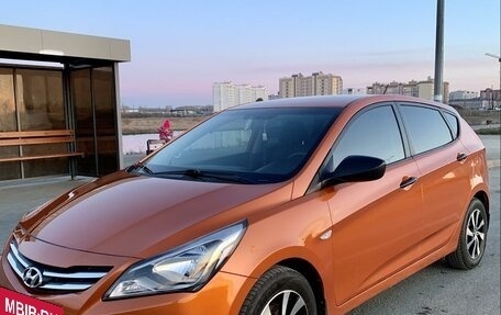 Hyundai Solaris II рестайлинг, 2015 год, 999 999 рублей, 2 фотография