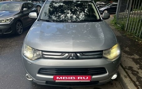 Mitsubishi Outlander III рестайлинг 3, 2012 год, 1 800 000 рублей, 2 фотография