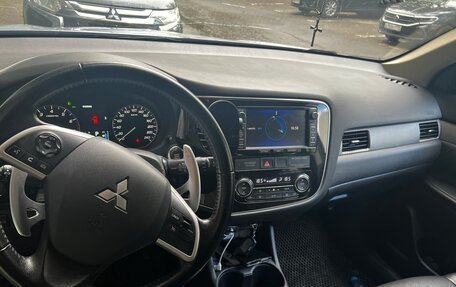 Mitsubishi Outlander III рестайлинг 3, 2012 год, 1 800 000 рублей, 10 фотография