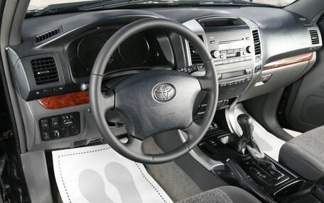 Toyota Land Cruiser Prado 120 рестайлинг, 2006 год, 1 699 000 рублей, 9 фотография