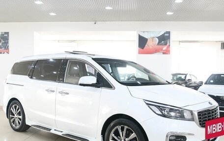 KIA Carnival III, 2018 год, 2 749 000 рублей, 3 фотография