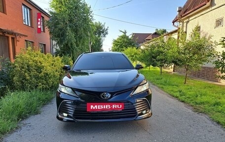 Toyota Camry, 2021 год, 3 550 000 рублей, 5 фотография