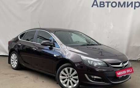 Opel Astra J, 2013 год, 935 000 рублей, 3 фотография