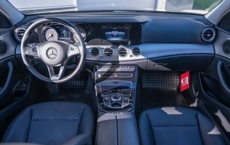 Mercedes-Benz E-Класс, 2017 год, 2 390 000 рублей, 15 фотография