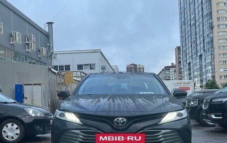 Toyota Camry, 2018 год, 2 799 000 рублей, 2 фотография