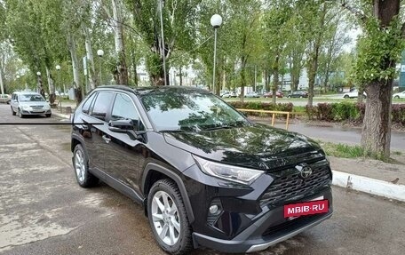 Toyota RAV4, 2021 год, 3 700 000 рублей, 3 фотография