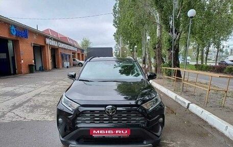 Toyota RAV4, 2021 год, 3 700 000 рублей, 2 фотография