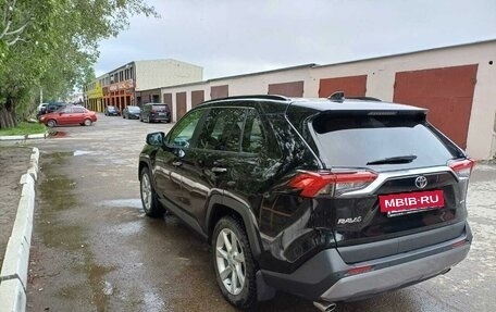 Toyota RAV4, 2021 год, 3 700 000 рублей, 6 фотография