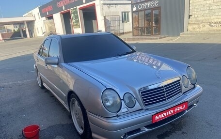 Mercedes-Benz E-Класс, 1996 год, 690 000 рублей, 3 фотография