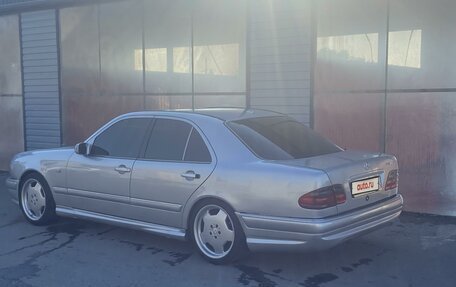 Mercedes-Benz E-Класс, 1996 год, 690 000 рублей, 7 фотография