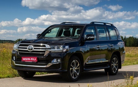 Toyota Land Cruiser 200, 2017 год, 5 790 000 рублей, 1 фотография