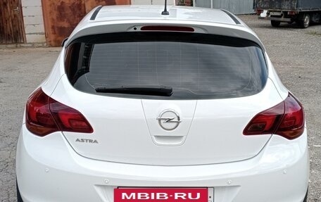 Opel Astra J, 2011 год, 13 фотография