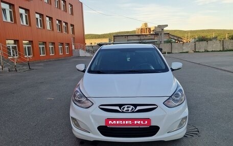 Hyundai Solaris II рестайлинг, 2012 год, 860 000 рублей, 5 фотография