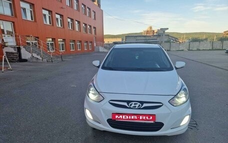 Hyundai Solaris II рестайлинг, 2012 год, 860 000 рублей, 4 фотография