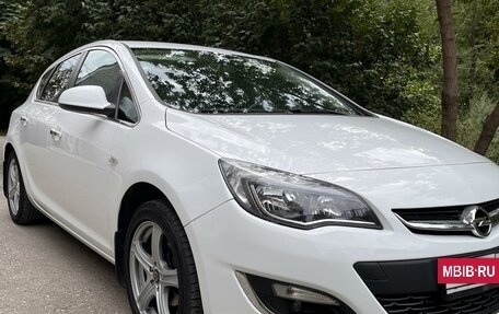 Opel Astra J, 2013 год, 2 фотография