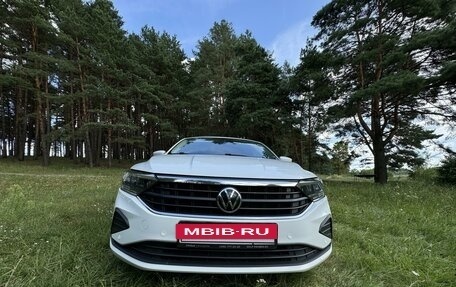 Volkswagen Polo VI (EU Market), 2022 год, 1 950 000 рублей, 2 фотография