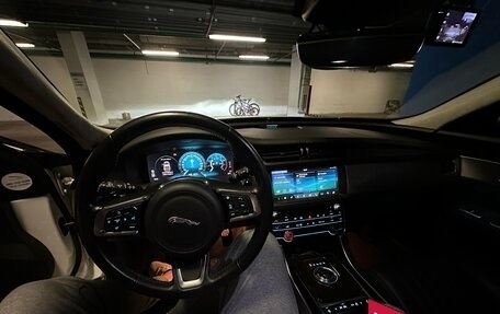 Jaguar XF II, 2018 год, 4 500 000 рублей, 10 фотография