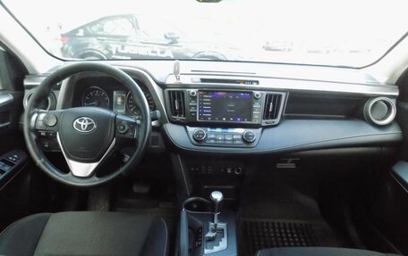 Toyota RAV4, 2017 год, 2 247 000 рублей, 10 фотография